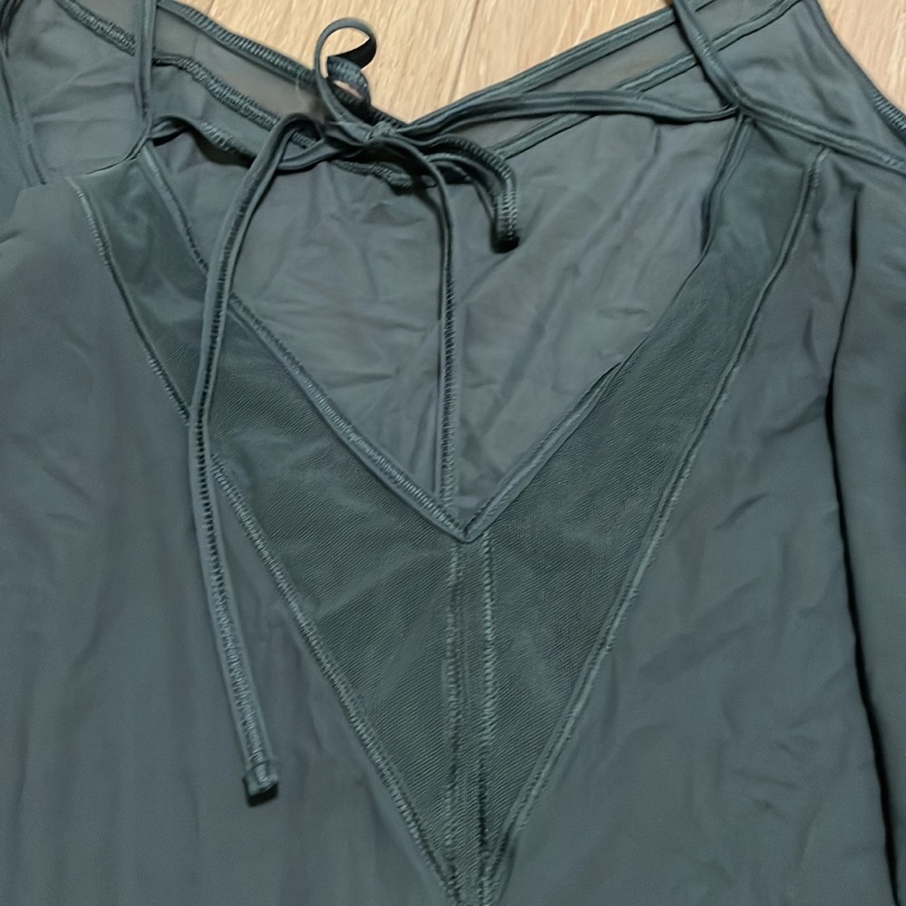 Lululemon tank - Picture 3 of 4
